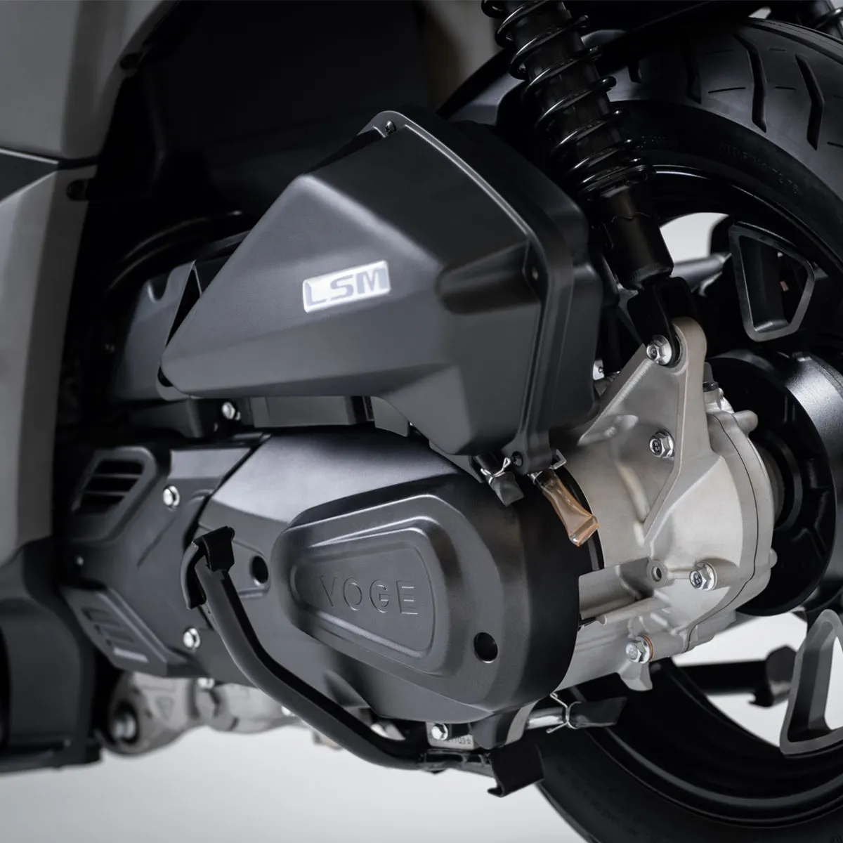 Motor monocilíndrico de 124,9 cc con culata de cuatro válvulas y refrigeración líquida